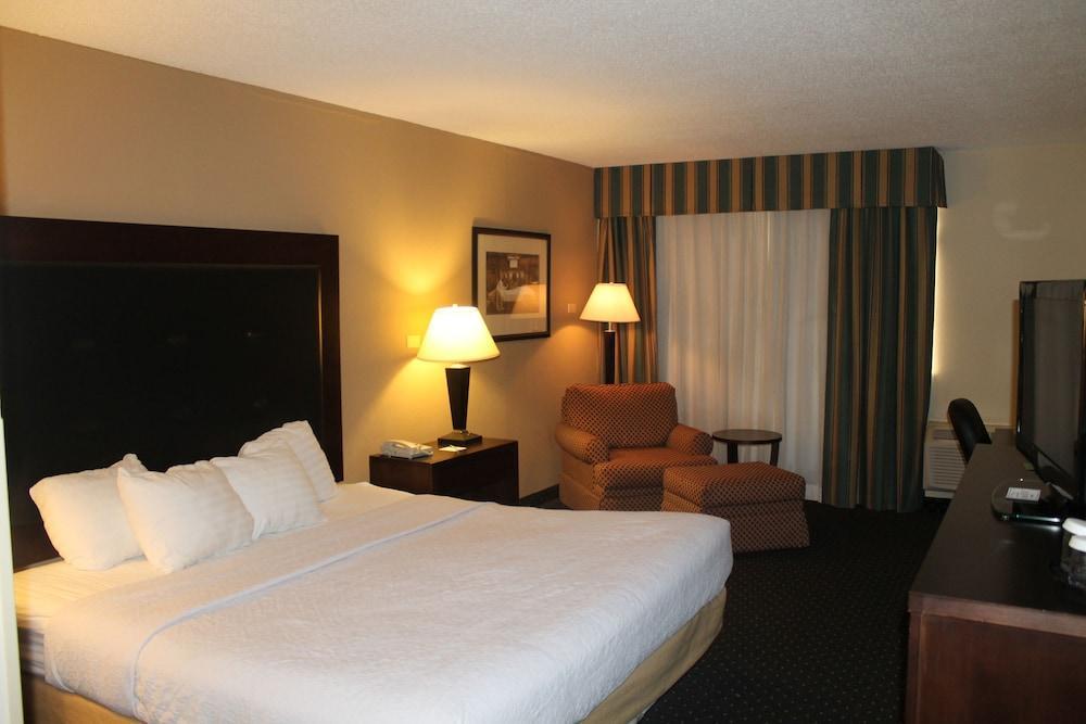 Doubletree By Hilton Winston Salem - University, Nc Exterior photo