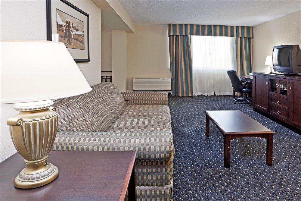 Doubletree By Hilton Winston Salem - University, Nc Room photo