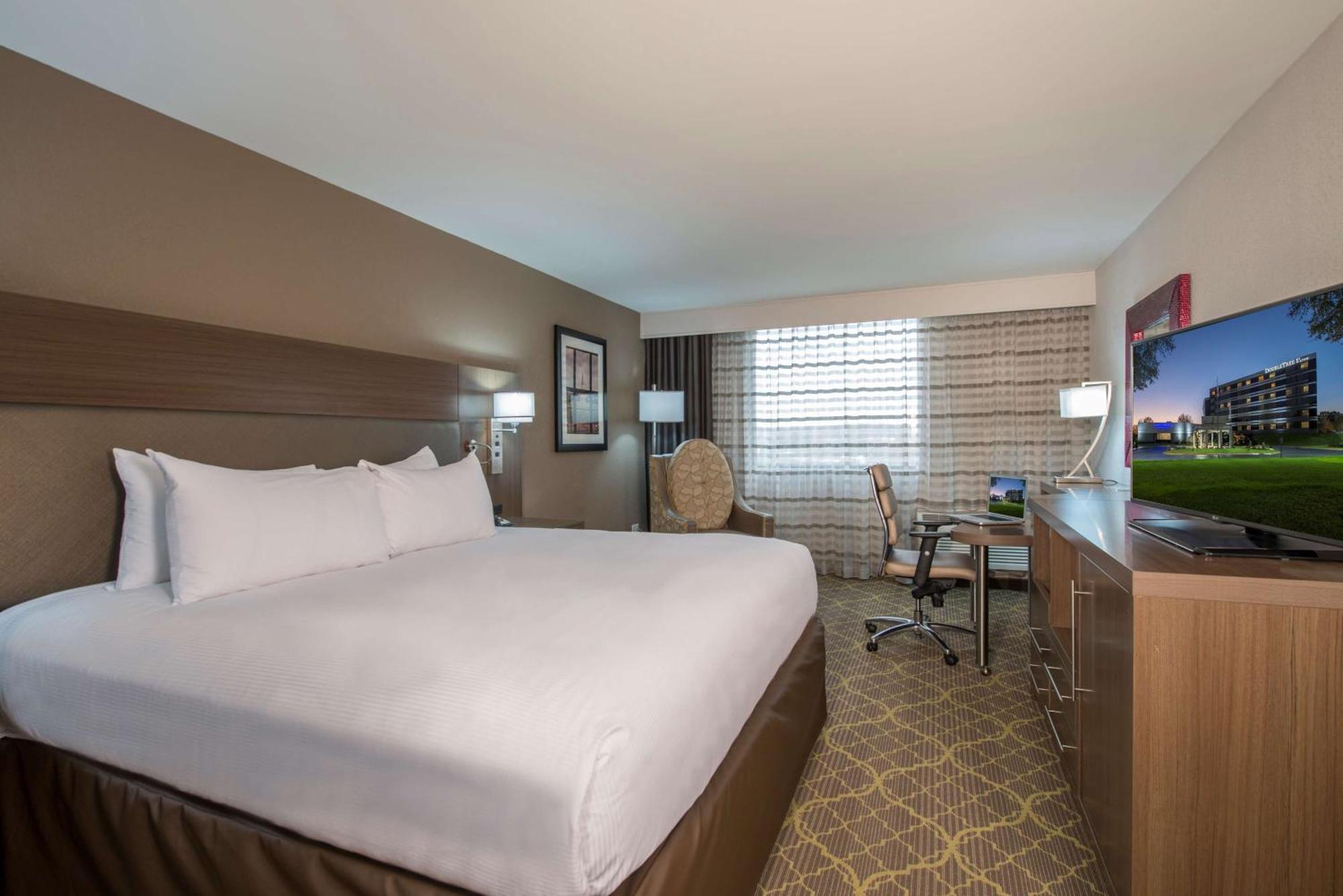 Doubletree By Hilton Winston Salem - University, Nc Exterior photo