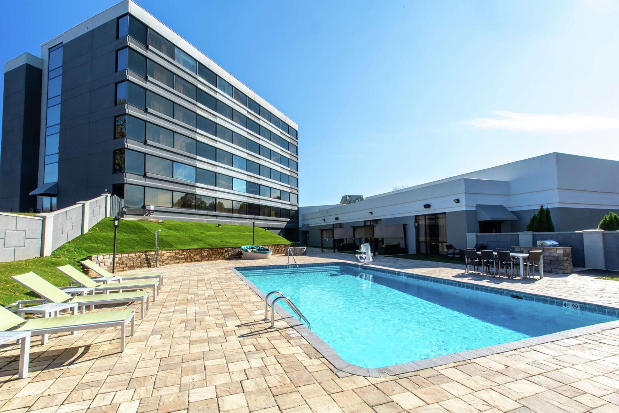 Doubletree By Hilton Winston Salem - University, Nc Exterior photo