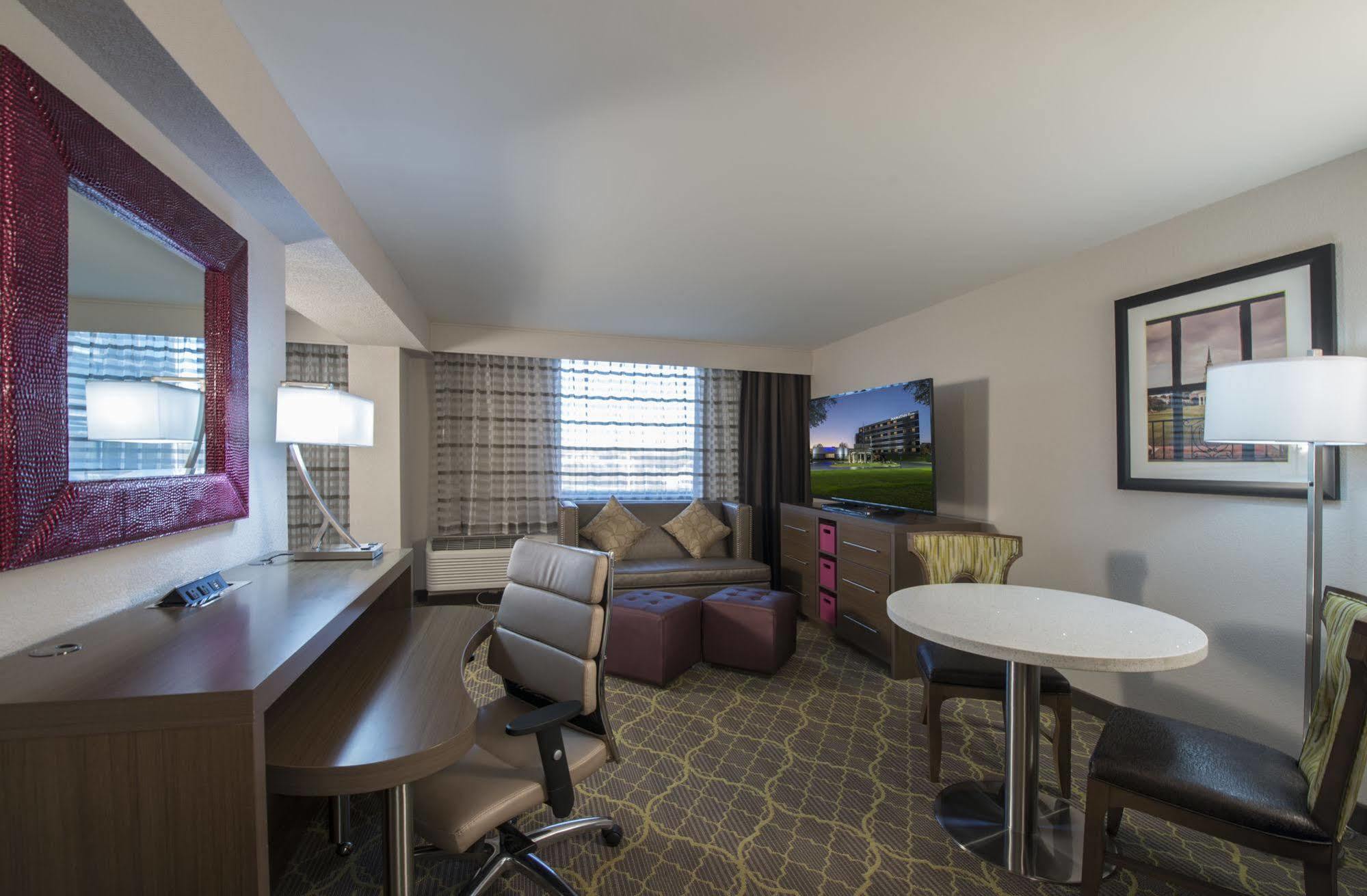 Doubletree By Hilton Winston Salem - University, Nc Exterior photo